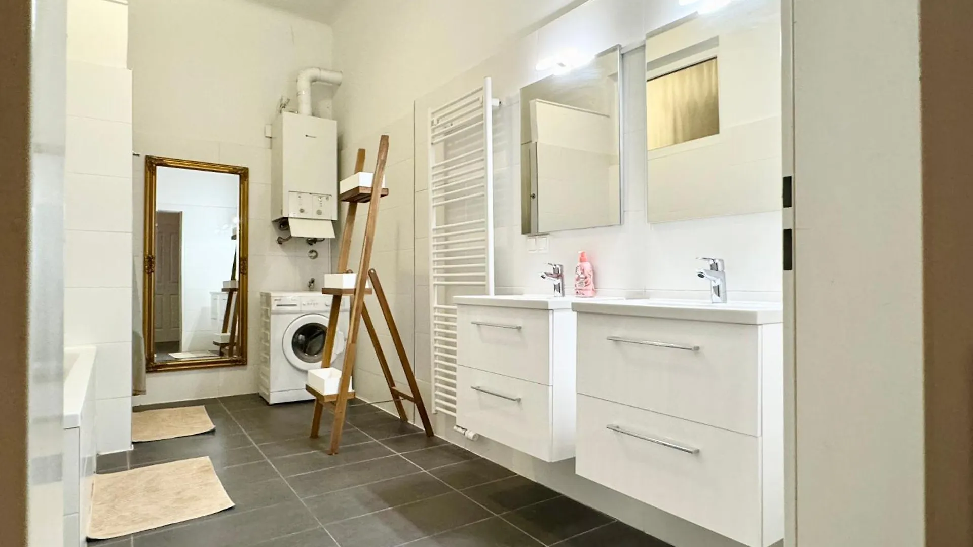 Premium Apartment Located At The Famous Vienna Kutschkermarkt
