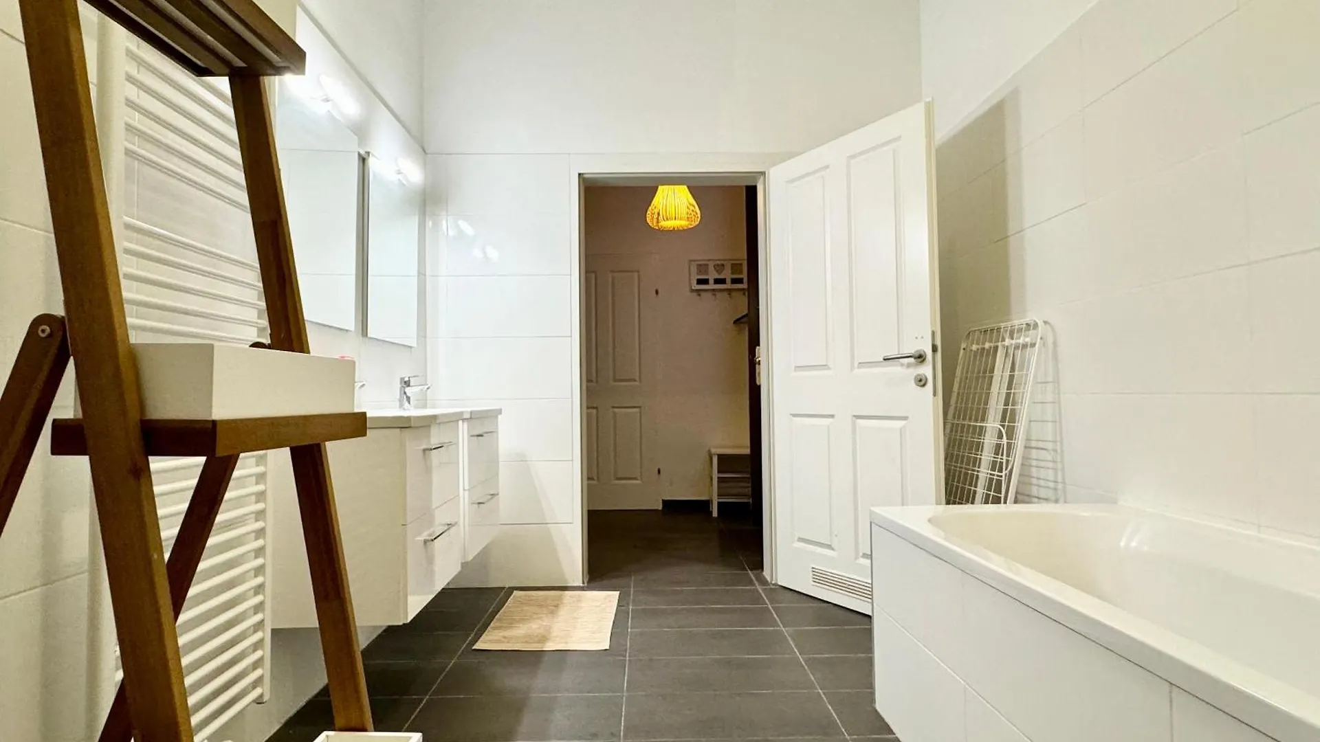 Premium Apartment Located At The Famous Vienna Kutschkermarkt
