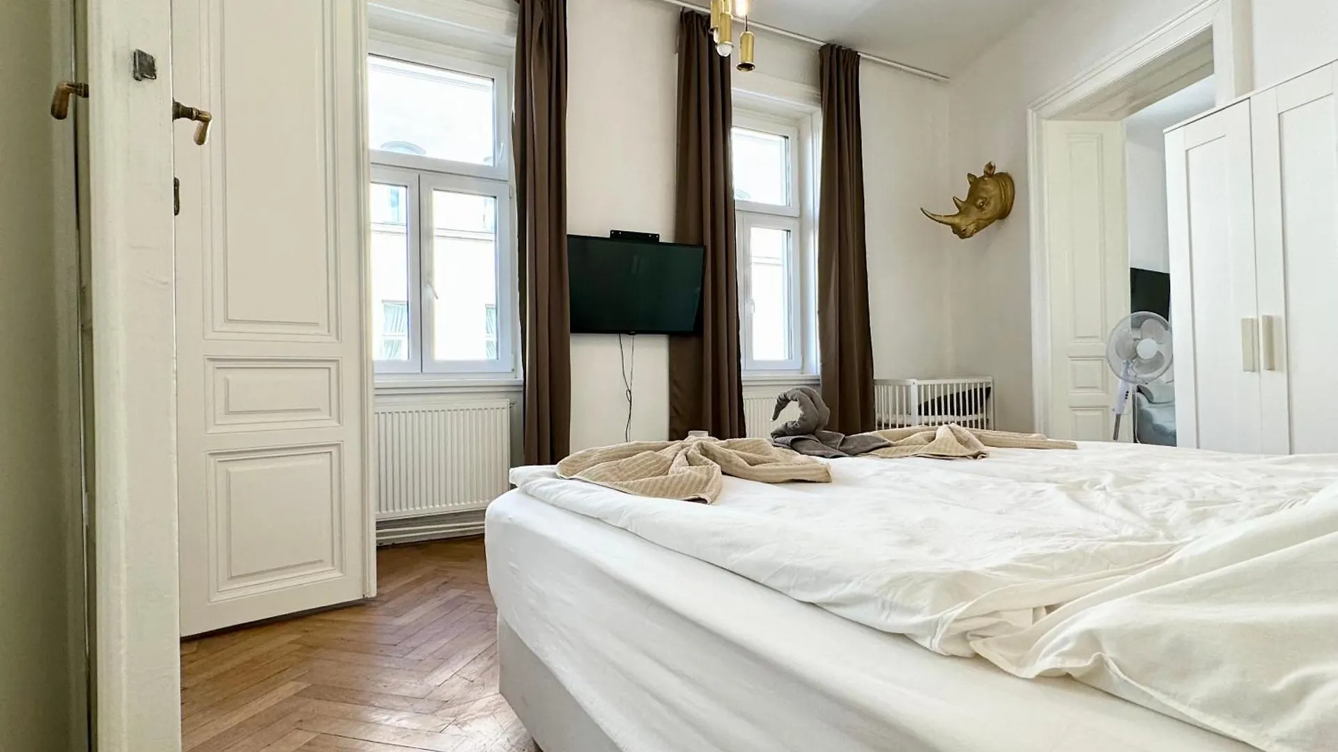 Premium Apartment Located At The Famous Vienna Kutschkermarkt Österreich